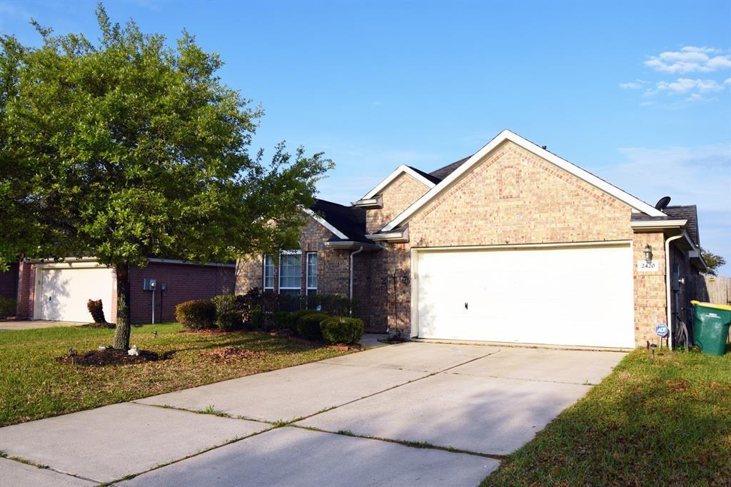 2420 Quiet Arbor Ln in Pearland, TX - Building Photo