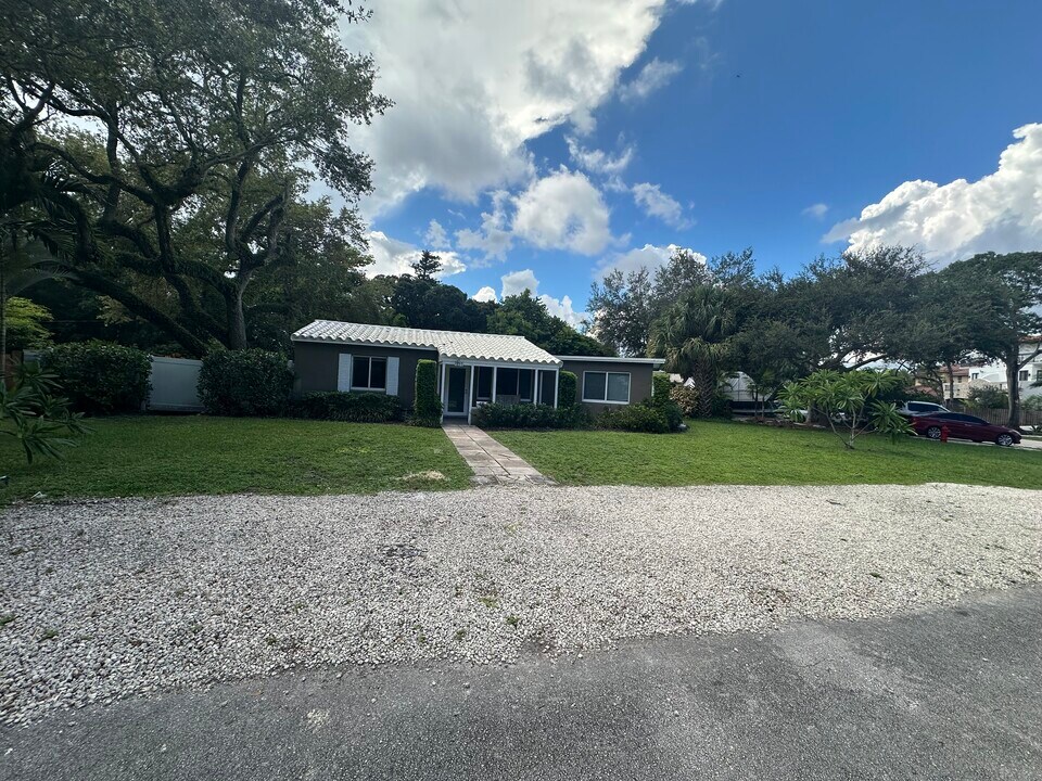 1101 SW 8th Ter in Fort Lauderdale, FL - Building Photo