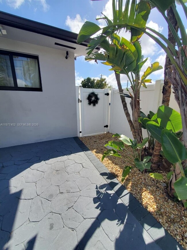 property at 920 SE 8th St