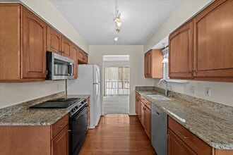 31112 Columbia Dr in Novi, MI - Building Photo - Building Photo