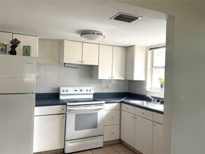 1209 N 17th Ave in Hollywood, FL - Building Photo - Building Photo