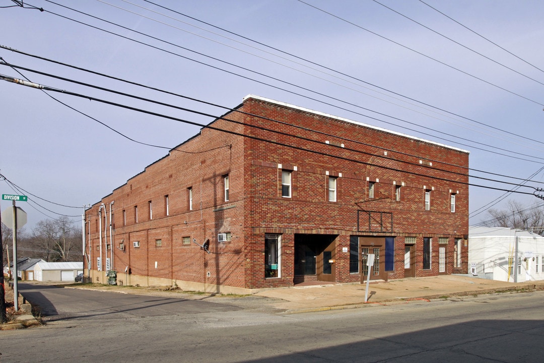 105 N Division St in Bonne Terre, MO - Building Photo