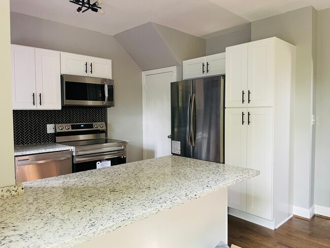property at 302 S Courthouse Rd