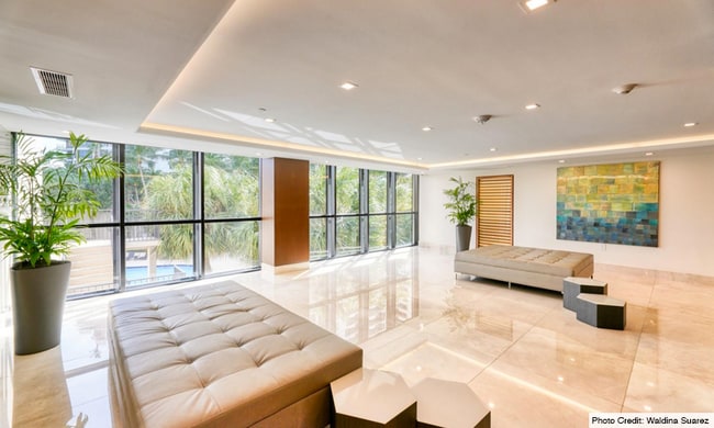 540 Brickell Key Dr in Miami, FL - Foto de edificio - Building Photo