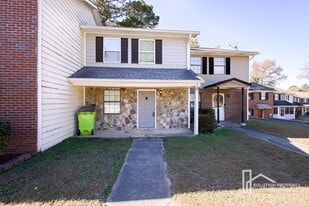 5740 Old Gordon Rd in Mableton, GA - Building Photo