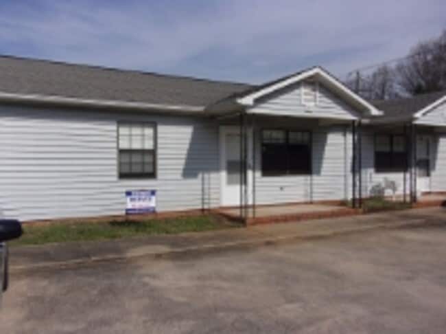 property at 1823 India Hook Rd