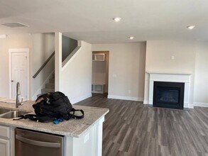 393 Pewter Cir in Simpsonville, SC - Building Photo - Building Photo