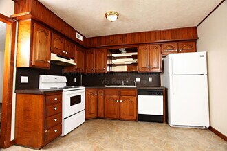 437 Hillcrest Ct N in Andover, KS - Building Photo - Building Photo