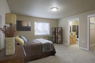 Mission Hills Luxury Apartments in Vancouver, WA - Building Photo - Interior Photo