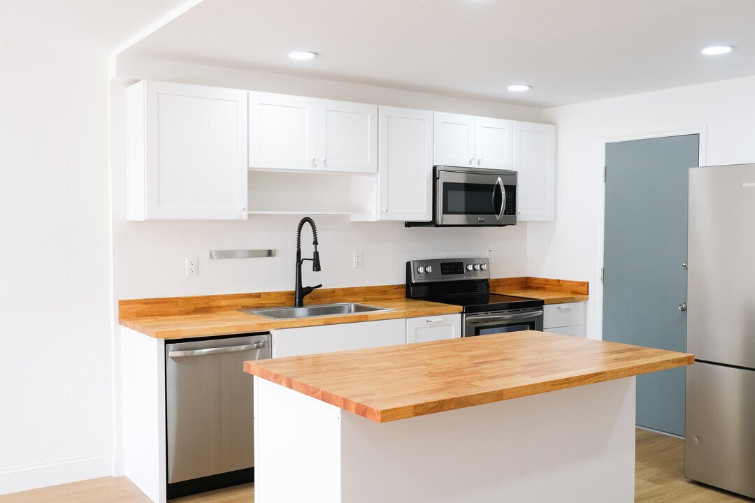 16701 NE 14th Ave in Miami, FL - Building Photo