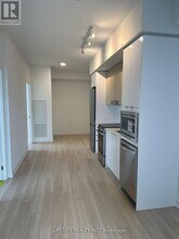 5105 Hurontario St in Mississauga, ON - Building Photo - Building Photo