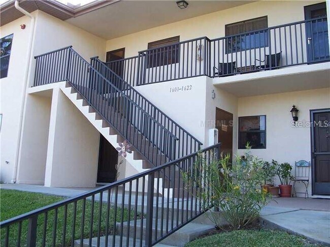 1613 Seascape Cir in Tarpon Springs, FL - Building Photo - Building Photo