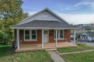 421 Marshall St in Jefferson City, MO - Building Photo