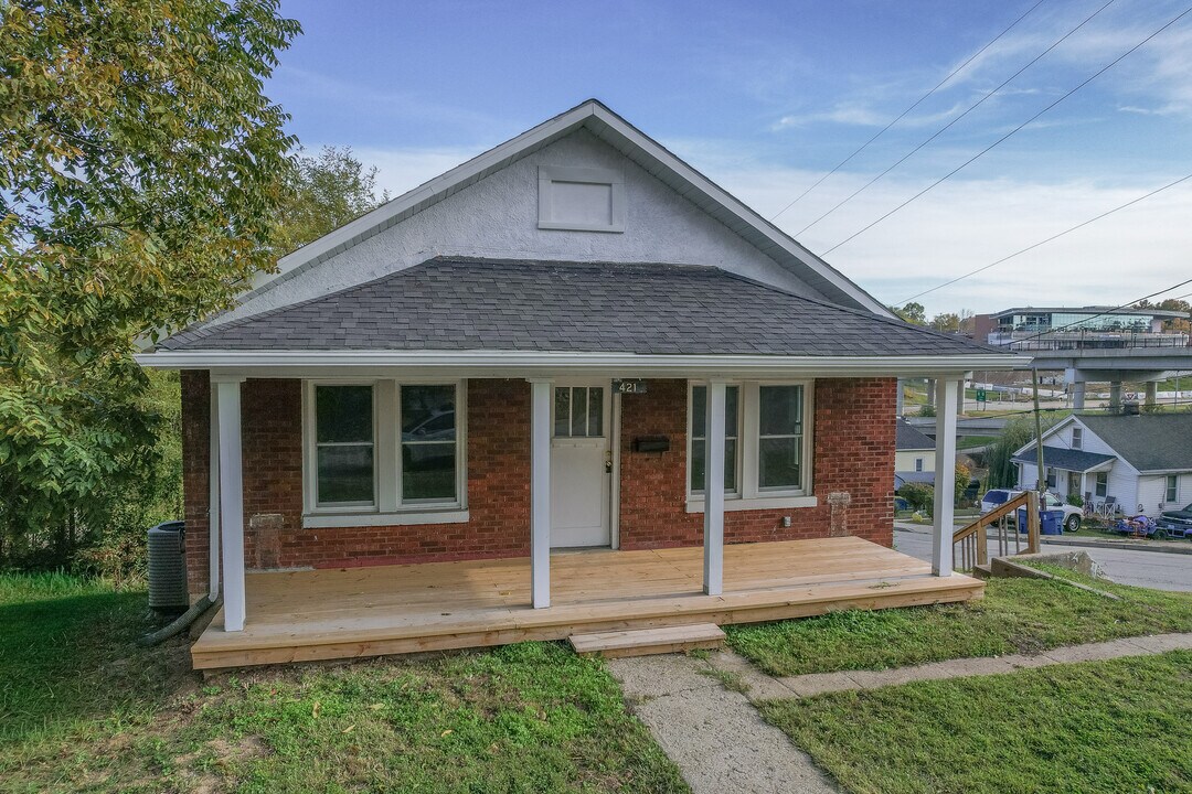 421 Marshall St in Jefferson City, MO - Building Photo