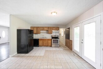 3926 Malibu Dr in Indianapolis, IN - Building Photo - Building Photo