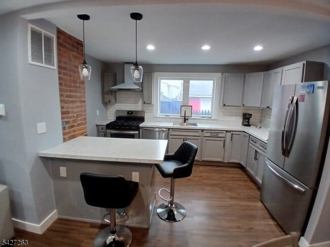 property at 17 Thomas St