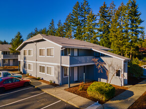 Evergreen Park Apartments in Olympia, WA - Foto de edificio - Building Photo