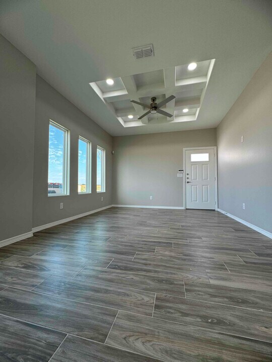 4217 La Vista Ave-Unit -4 in McAllen, TX - Building Photo