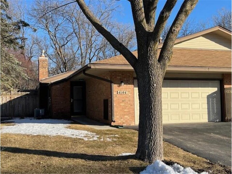 4144 Pepperwood Trail in Hopkins, MN - Building Photo