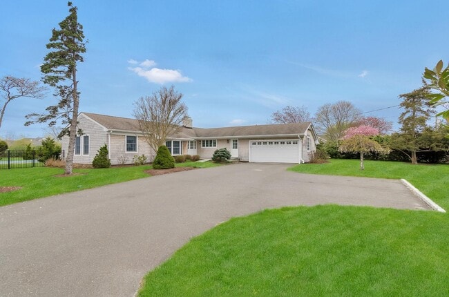 62 Bayfield Ln in Westhampton Beach, NY - Building Photo - Building Photo