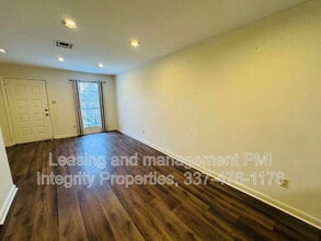 2419 Robley Dr in Lafayette, LA - Foto de edificio - Building Photo