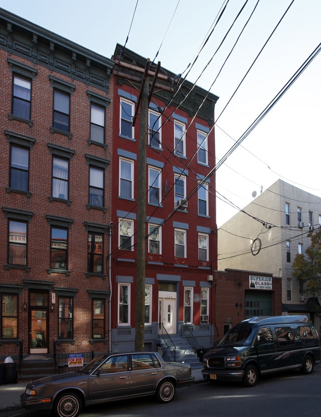 123 Clinton St in Hoboken, NJ - Foto de edificio - Building Photo
