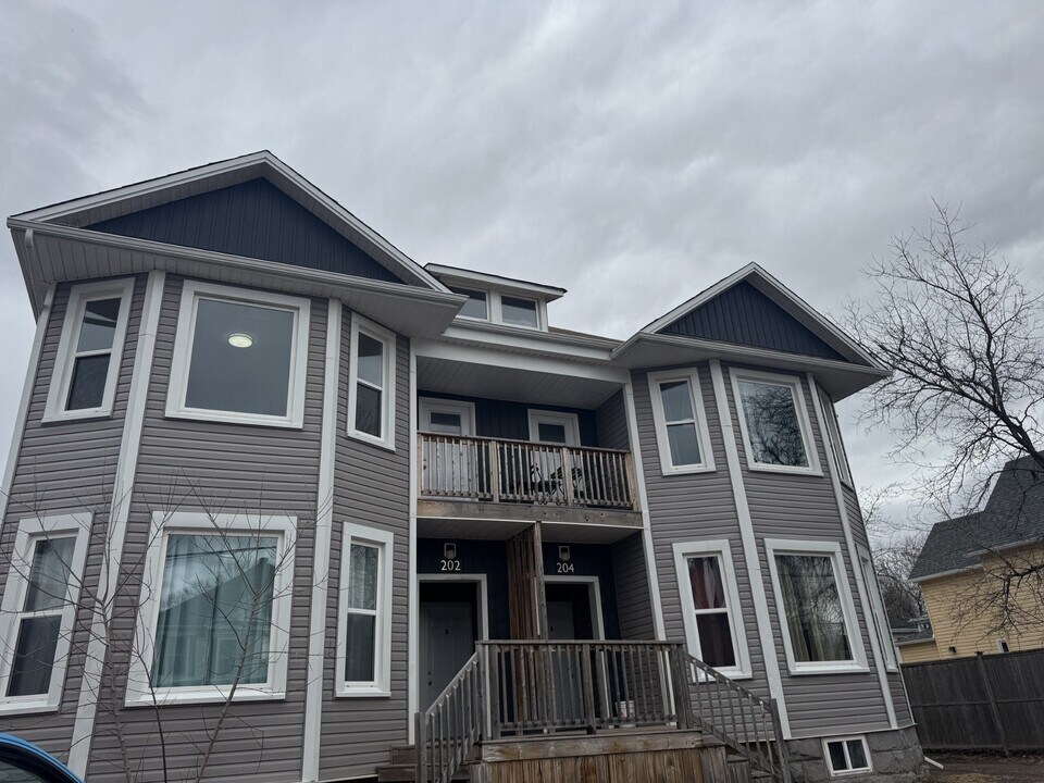 202 Highfield St in Moncton, NB - Building Photo