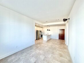 2102 Mechanic St, Unit 204 in Galveston, TX - Building Photo - Building Photo