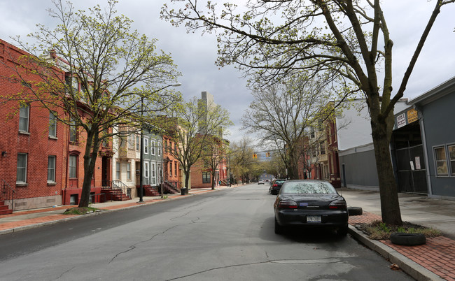 381 Madison Ave in Albany, NY - Building Photo - Building Photo