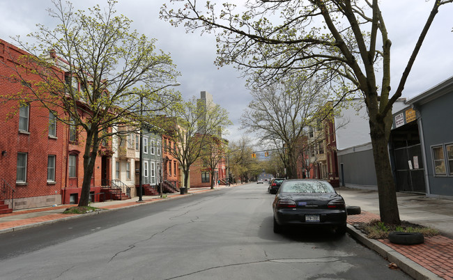 381 Madison Ave in Albany, NY - Foto de edificio - Building Photo