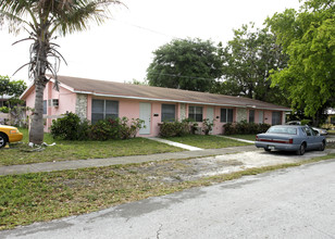 12735-12739 NE 13th Ave in Miami, FL - Building Photo - Building Photo