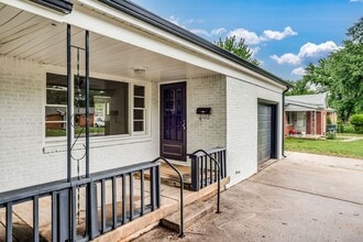 215 N Hungerford St in Haysville, KS - Building Photo - Building Photo