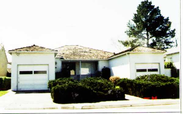 1406 Kalmia St in San Mateo, CA - Building Photo