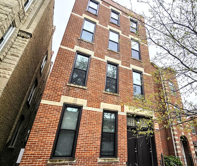 1415 W Erie St, Unit 2R