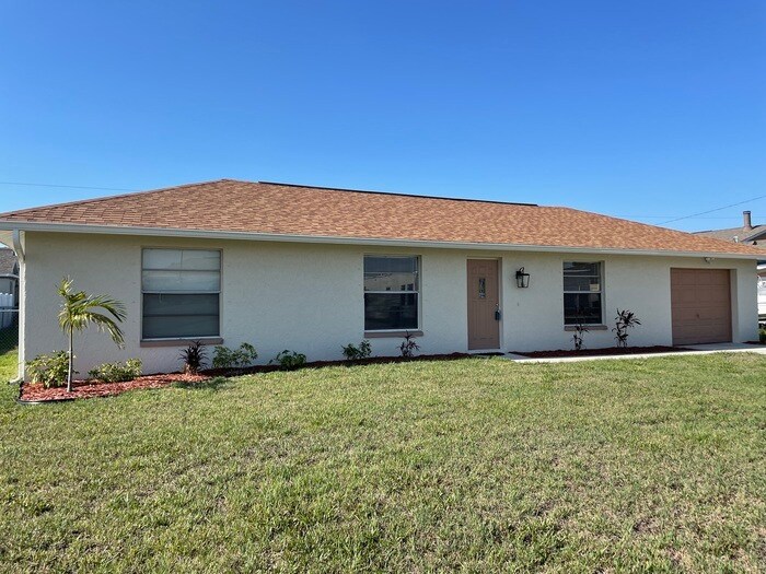 521 SE 4th St in Cape Coral, FL - Building Photo