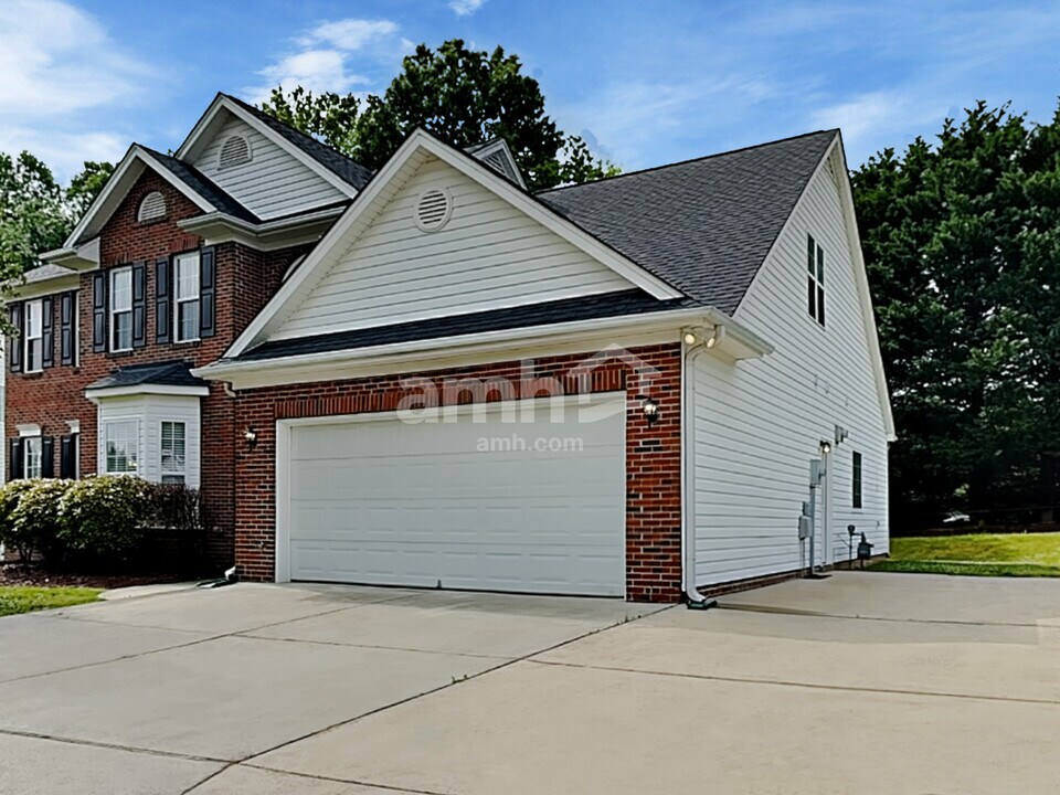 4205 Lindsey Ln in Winston-Salem, NC - Building Photo