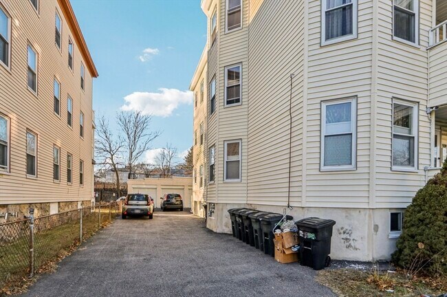 559 Hyde Park Ave in Boston, MA - Building Photo - Building Photo