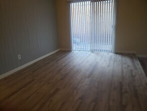 Olympic, Unit 5402 in Sacramento, CA - Foto de edificio - Building Photo