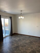 1129 Madison Ln in Bismarck, ND - Building Photo - Building Photo