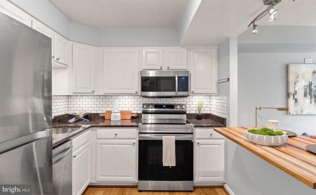 122 N Bedford St in Arlington, VA - Building Photo - Building Photo