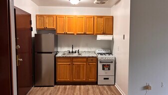 510 Stuyvesant Ave, Unit 2 in Irvington, NJ - Building Photo