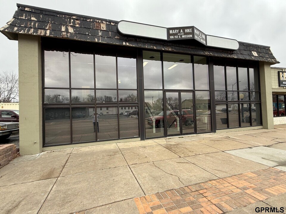 108 E Mission Ave in Bellevue, NE - Building Photo
