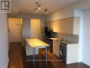 33 Singer Ct in Toronto, ON - Building Photo - Building Photo