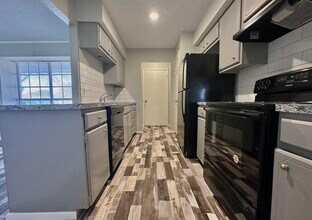 504 N Englewood Ave in Lubbock, TX - Building Photo - Building Photo