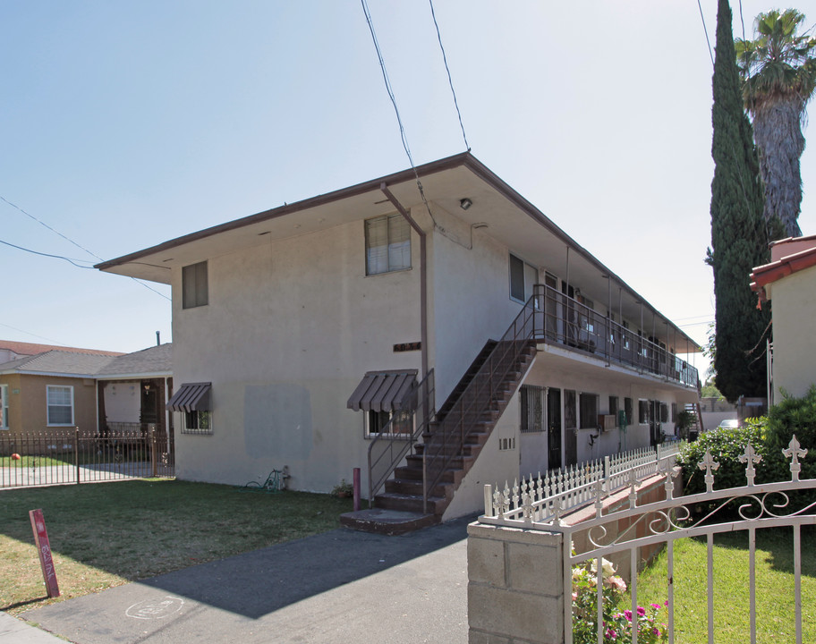 6034 Clarkson Ave in Maywood, CA - Foto de edificio