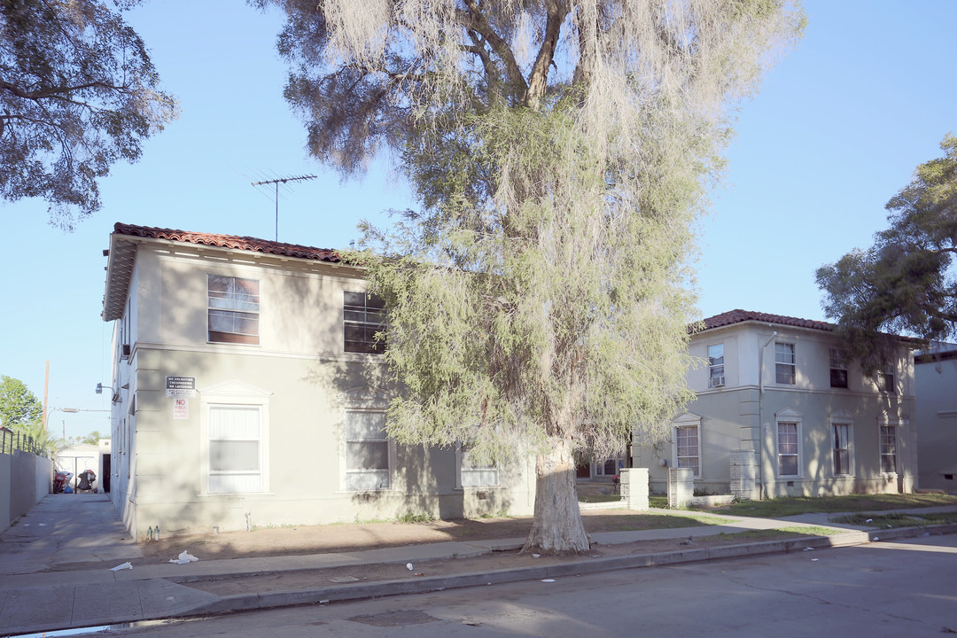 1825 Westmoreland Ave in Los Angeles, CA - Building Photo