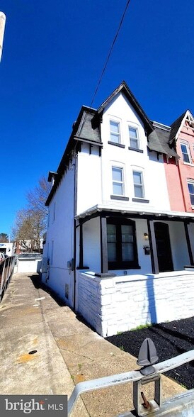 6233 Chew Ave in Philadelphia, PA - Foto de edificio - Building Photo