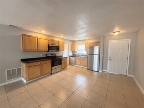 337 Fisher Dr in Deltona, FL - Building Photo - Building Photo