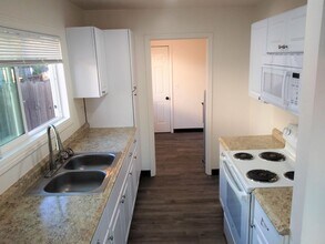 3040 South St in Redding, CA - Building Photo - Building Photo