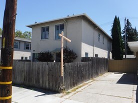 721 Rollins Rd in Burlingame, CA - Building Photo